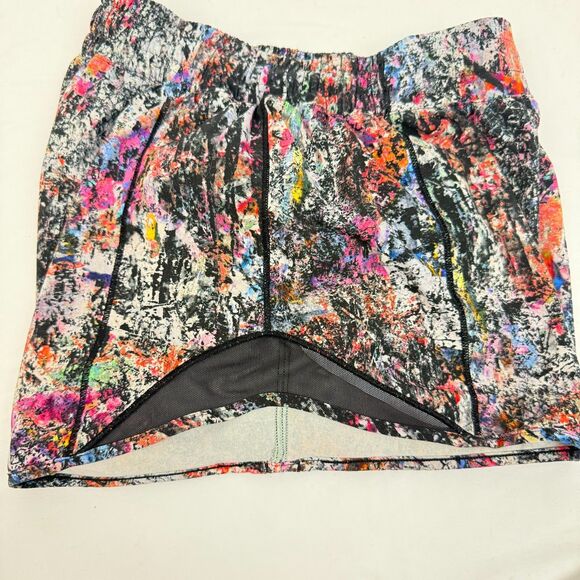 LULULEMON Hotty Hot Short II *Long 4” Size 4 Vitalize Multi Black EUC B9 - Picture 4 of 6
